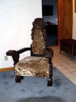 Spanish Style Carved Chair.jpg (54401 bytes)