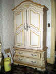 FRENCH PROVINCIAL Armoire.jpg (65057 bytes)