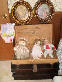 COLLECTIBLE DOLLS.JPG.jpg (125822 bytes)