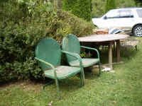 GREEN PATIO FURNITURE.JPG.jpg (183151 bytes)