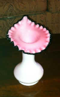 HOBNAIL GLASS VASE.JPG.jpg (44168 bytes)