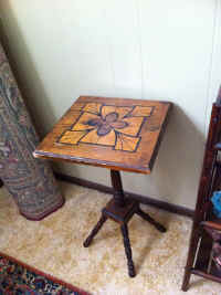 INLAID END TABLE.JPG.jpg (71746 bytes)