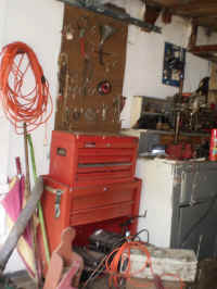 TOOL CHEST.JPG.jpg (94818 bytes)