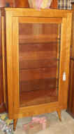 glass shelf cabinet.jpg (60151 bytes)