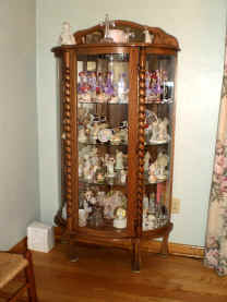 Curved Glass Lighted Oak China Cabinet W Glass Shelves.jpg (103615 bytes)