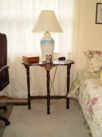 end table.jpg (64195 bytes)