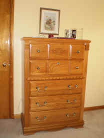 large chest of drawers.jpg (70033 bytes)