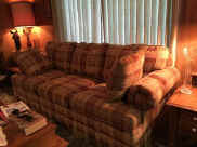 couch.jpg (34751 bytes)