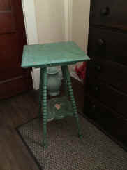 green end table.jpg (71468 bytes)