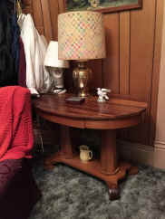 pedastol side table.jpg (106786 bytes)