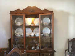 china cabinet2.jpg (77088 bytes)