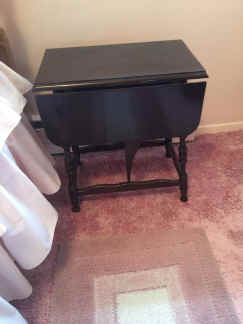 drop leaf table.jpg (80390 bytes)