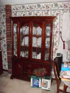 American Drew China Cabinet.JPG (93879 bytes)