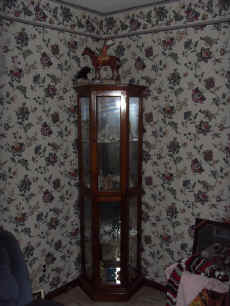 Corner Curio Cabinet.JPG (86585 bytes)