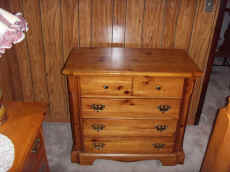 Low 4 Drawer Chest.JPG (69132 bytes)