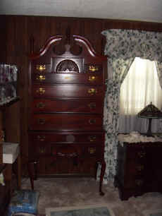 Queen Anne Highboy Chest.JPG (64506 bytes)