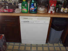 Whirlpool Dishwasher.JPG (59699 bytes)