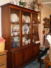 china hutch.JPG (373383 bytes)