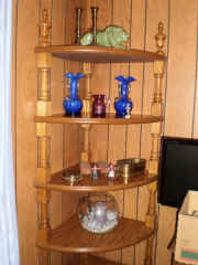 corner shelf.jpg (85586 bytes)