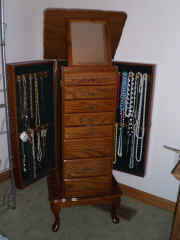 jewelry cabinet.jpg (72212 bytes)