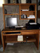 computer desk.jpg (55361 bytes)