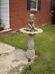 bird bath.jpg (126602 bytes)