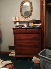 dresser.jpg (59407 bytes)