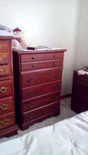 dresser3.jpg (59780 bytes)