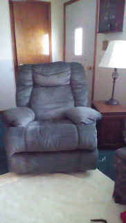 gray recliner.jpg (66496 bytes)