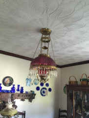 chandelier.jpg (121258 bytes)